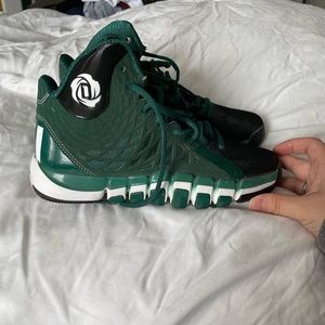 D Rose basketball sneakers